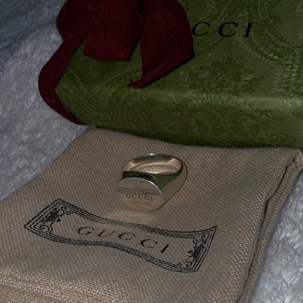 Gucci Silver Signet Ring for Men - Picture 2 of 8